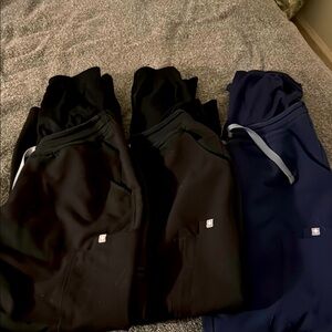 Figs maternity scrub pants. Xxs